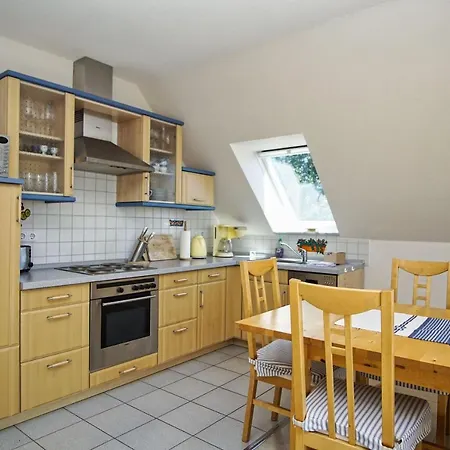 Haus Inselblick: Seaside Retreat With Ocean Views And Access Apartment Goehren (Ruegen)
