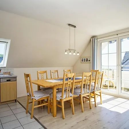 Haus Inselblick: Seaside Retreat With Ocean Views And Access Goehren (Ruegen)