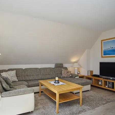 Haus Inselblick: Seaside Retreat With Ocean Views And Access Goehren (Ruegen)