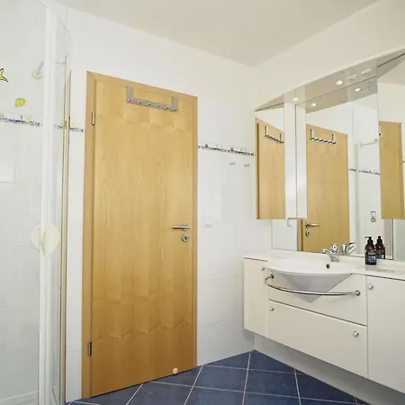 Apartment Haus Inselblick: Seaside Retreat With Ocean Views And Access Goehren (Ruegen)