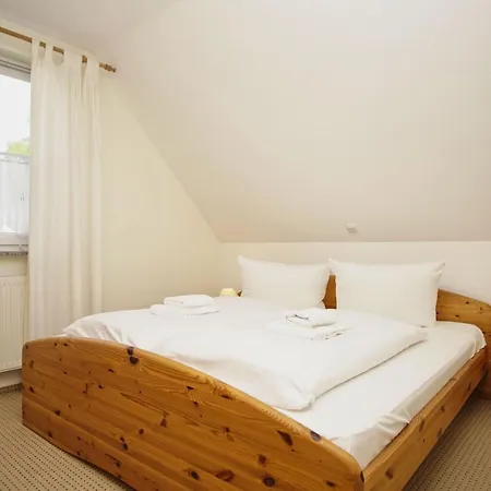 Apartment Haus Inselblick: Seaside Retreat With Ocean Views And Access Goehren (Ruegen)