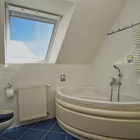 Nah Am Meer, Meerblick, Gratis Nutzung Vom Ahoi Erlebnisbad Und Sauna In Sellin - Haus Inselblick 03 Lejlighed