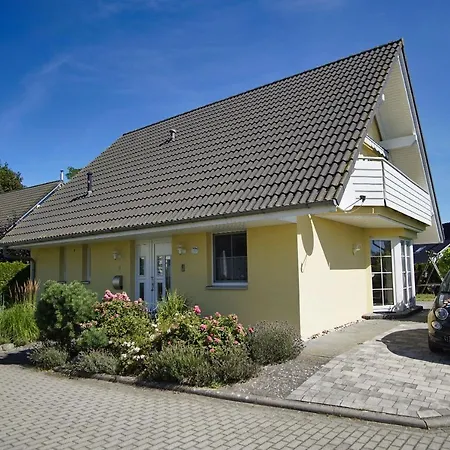 Haus Inselblick: Seaside Retreat With Ocean Views And Access Apartment *