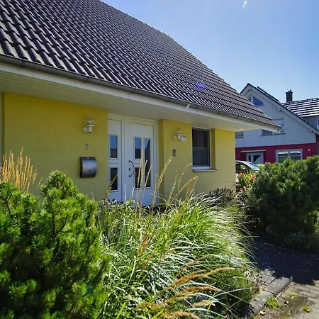 Apartment Haus Inselblick: Seaside Retreat With Ocean Views And Access *