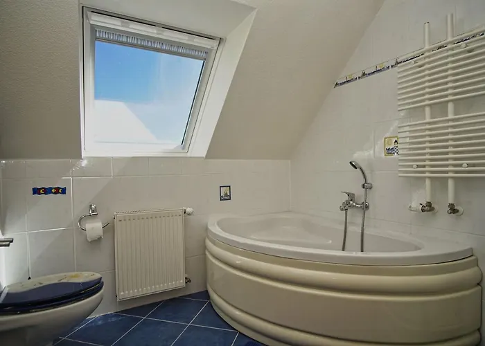 Nah Am Meer, Meerblick, Gratis Nutzung Vom Ahoi Erlebnisbad Und Sauna In Sellin - Haus Inselblick 03 Appartement