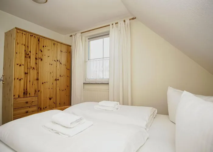 Appartement Nah Am Meer, Meerblick, Gratis Nutzung Vom Ahoi Erlebnisbad Und Sauna In Sellin - Haus Inselblick 03 Goehren (Ruegen)